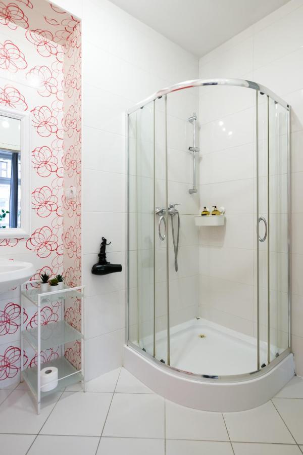Discover Krakow Apartments - 3 Rakowicka St - Classic Apartments Near Main Station - Netflix Екстериор снимка